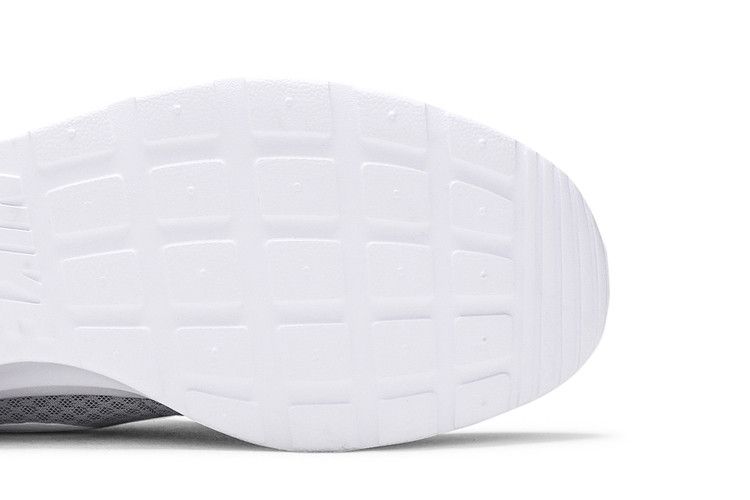 Nike Tanjun Wolf Grey/White