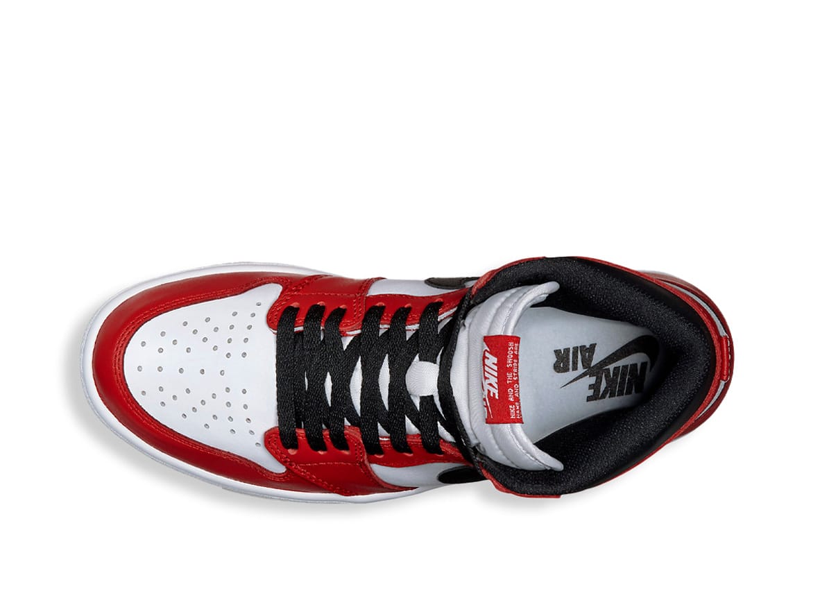 Jordan 1 Retro Chicago (2015) – Iconic Sneaker