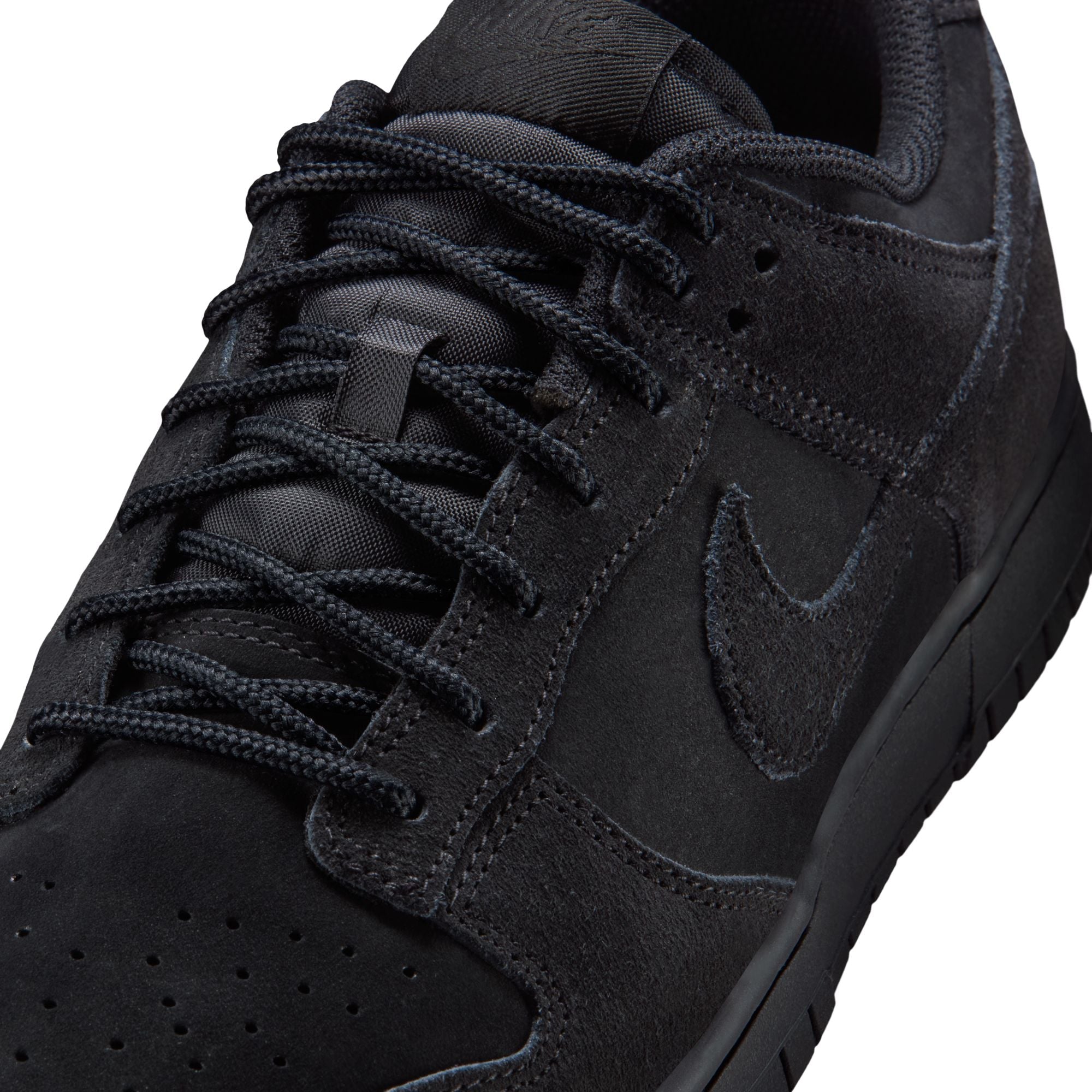 NIKE DUNK LOW RETRO SE - BLACK ON BLACK