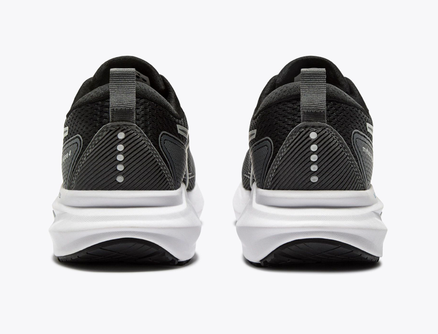 Men's Diadora Mythos Blushield Vigore 4 (Final Sale)