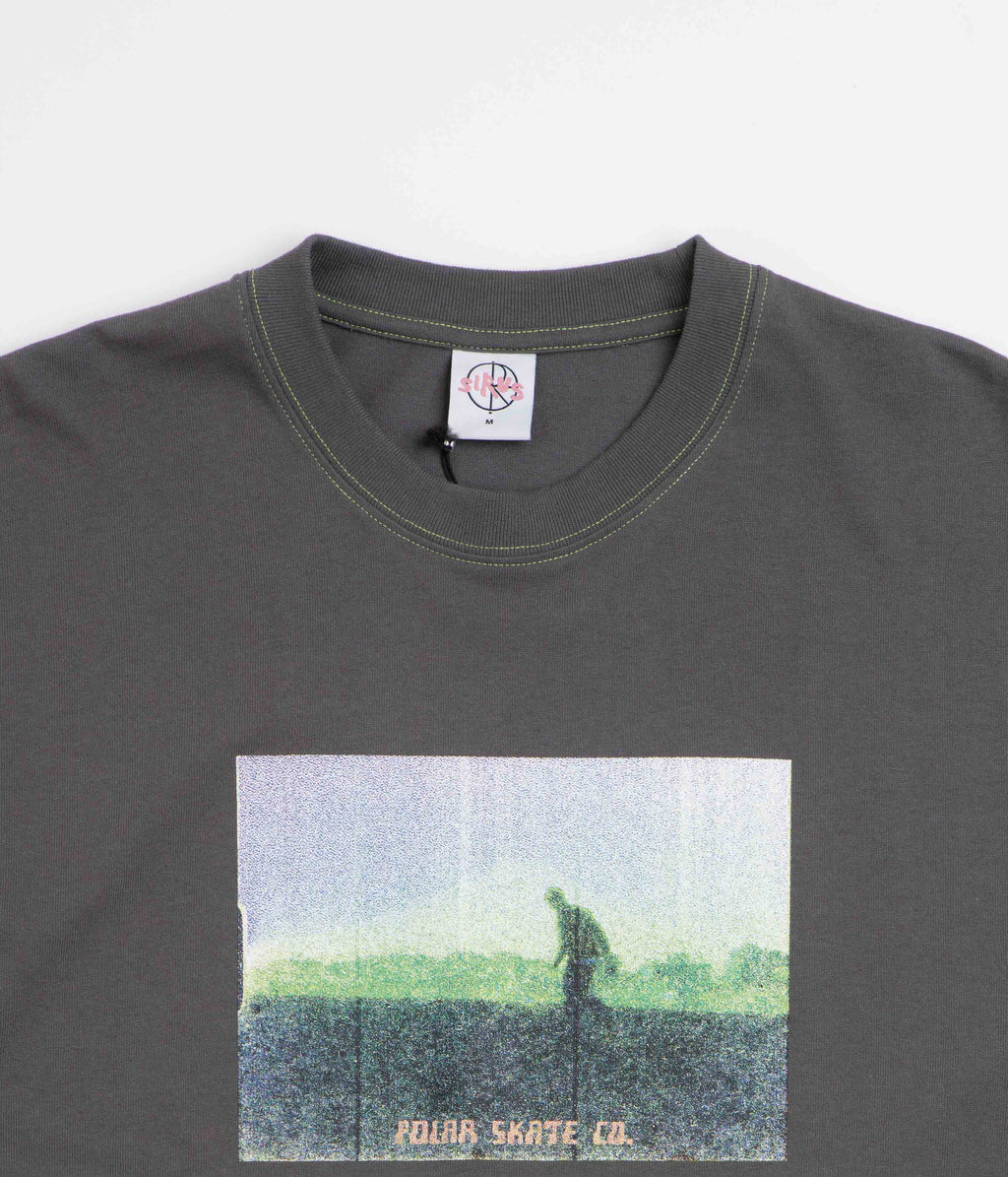 Polar Beach Walk Contrast T-Shirt - Graphite / Green