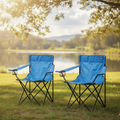 2 blaue Klappstühle mit Getränkehalter